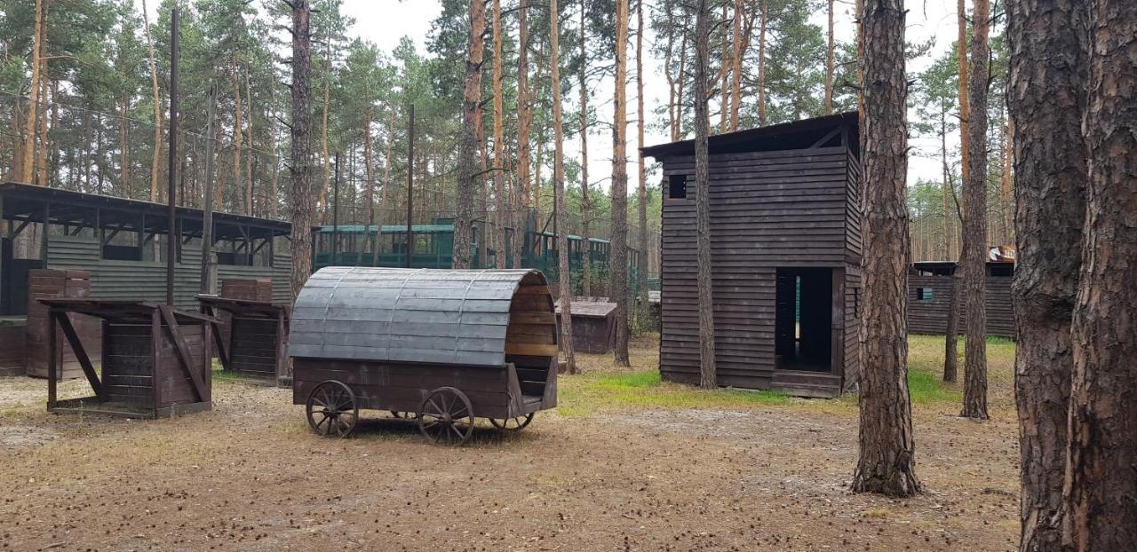 Загородный Комплекс Fort Pirnov Park Pirnove Exterior photo