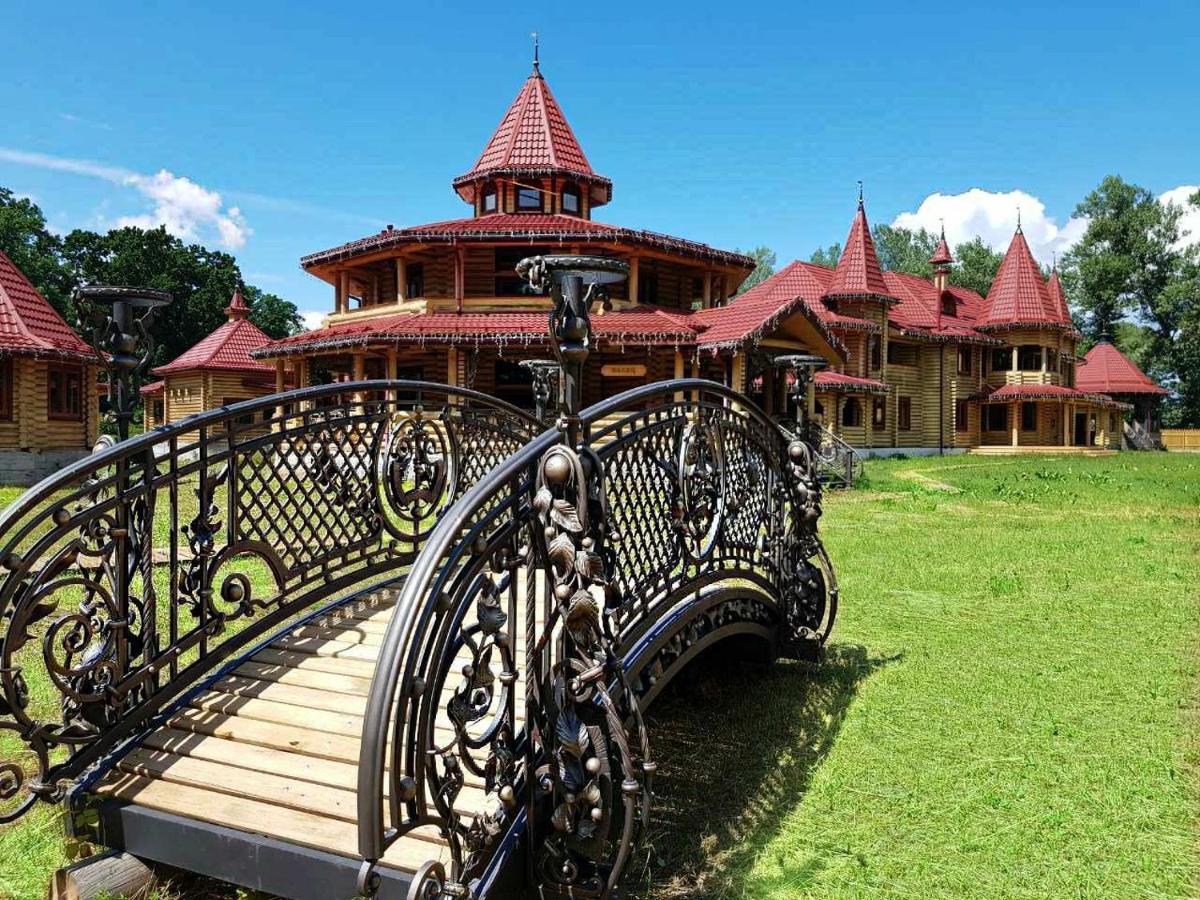 Загородный Комплекс Fort Pirnov Park Pirnove Exterior photo