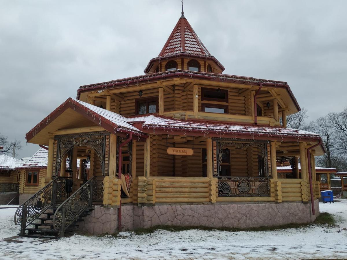 Загородный Комплекс Fort Pirnov Park Pirnove Exterior photo